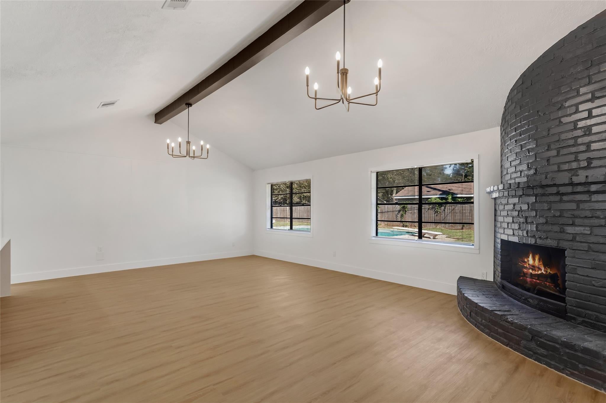 1122 Desirable Lane