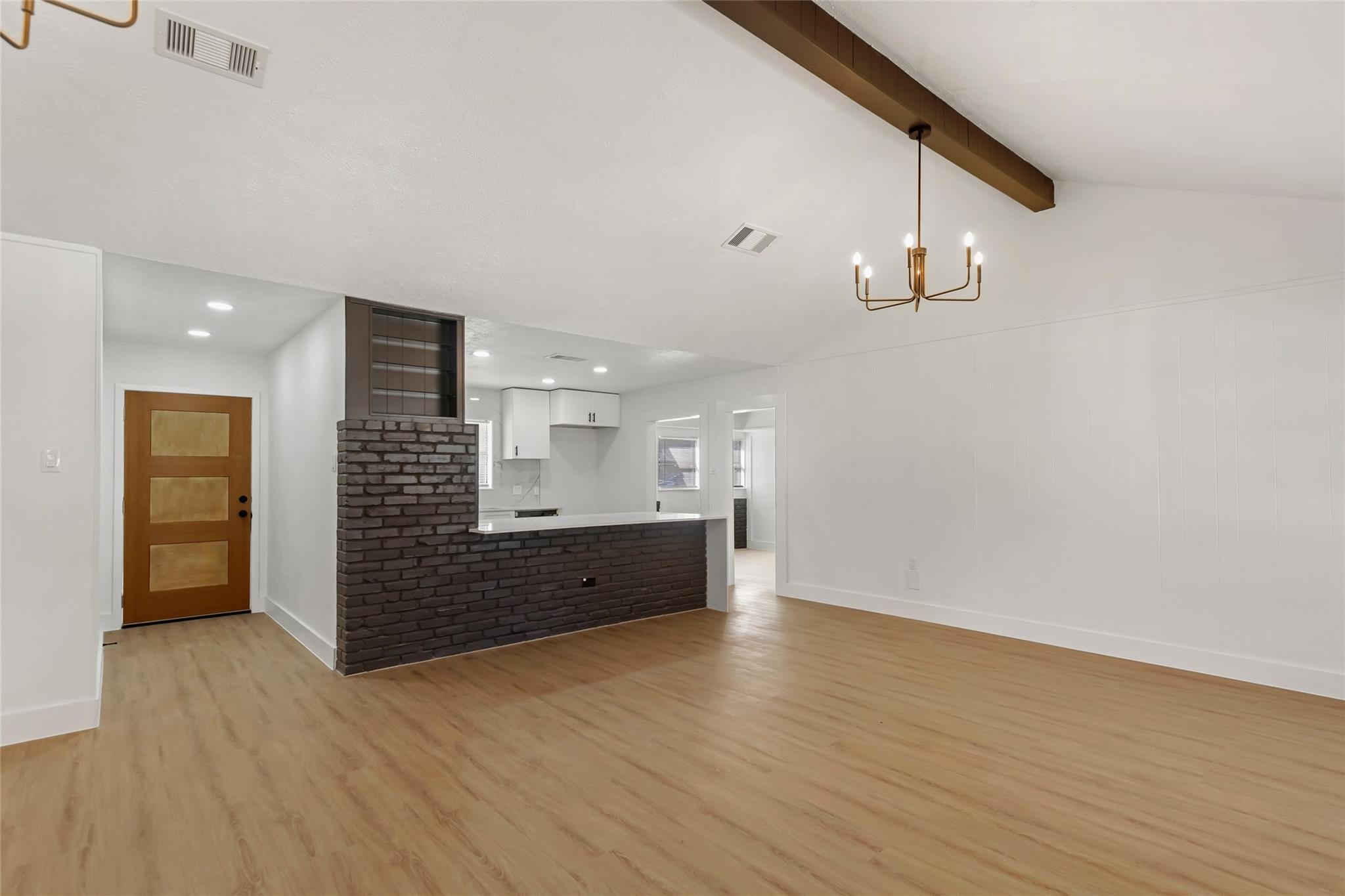 1122 Desirable Lane