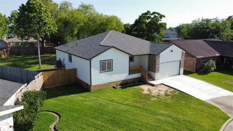 Photo of 11514 Quincewood Drive, Houston, TX 77089 (MLS # 31617704)