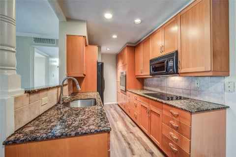 Photo of 1601 S Shepherd Drive #2, Houston, TX 77019 (MLS # 32962058)