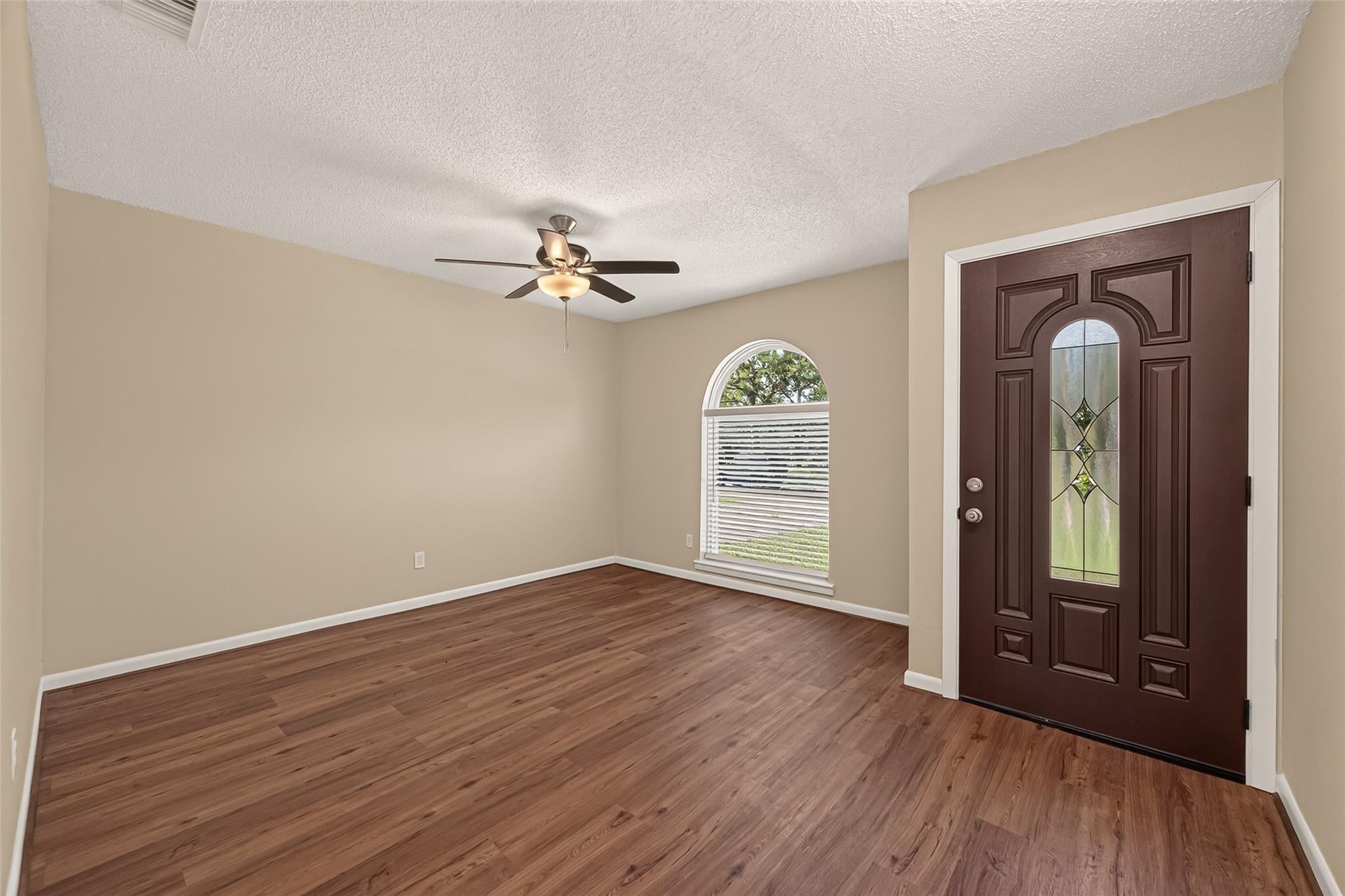 2305 Kingsway Drive