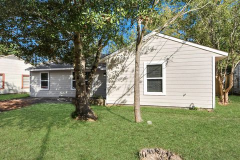 Photo of 5823 Southgood Street, Houston, TX 77033 (MLS # 27766146)