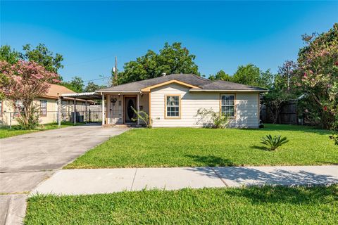 Photo of 1423 Harrop Avenue, Pasadena, TX 77506 (MLS # 52356745)