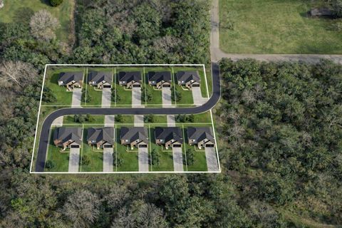 Photo of 8 Baker St, Hempstead, TX 77445 (MLS # 36243693)