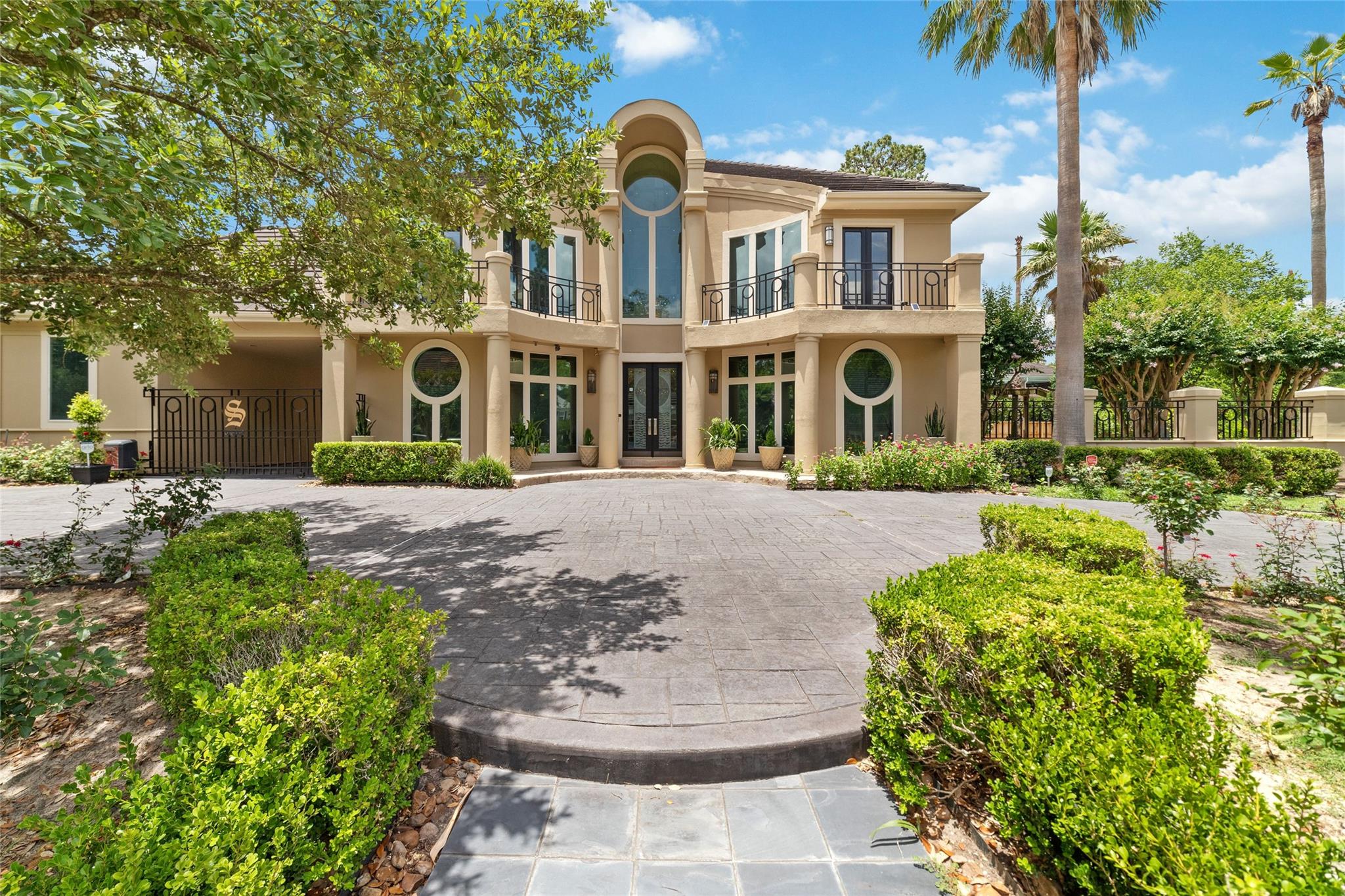 2814 Cedar Woods Place