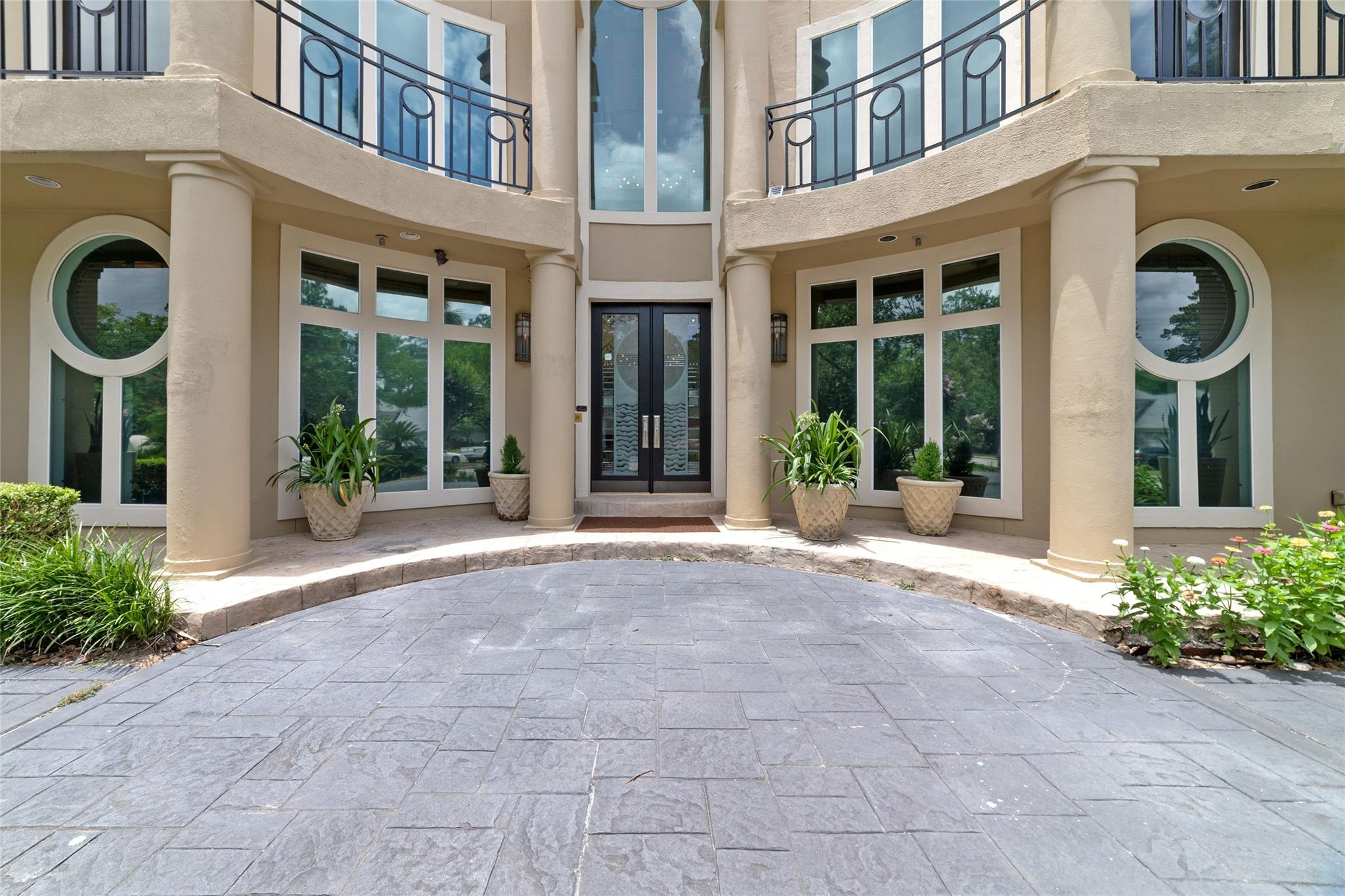 2814 Cedar Woods Place