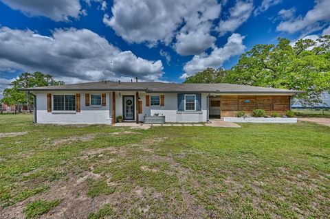Photo of 1620 W Us Highway 290, Carmine, TX 78932 (MLS # 67644762)