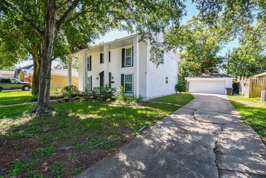 Photo of 10910 Sagevale Lane, Houston, TX 77089 (MLS # 62299276)