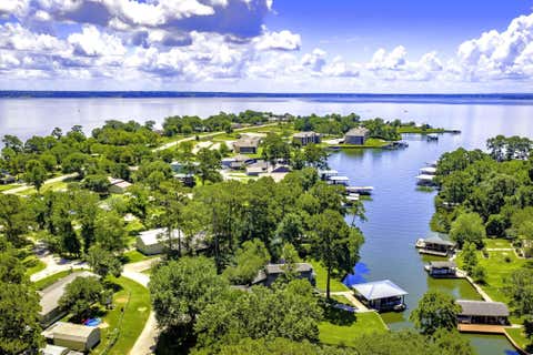 Photo of 305 Lakeshore Dr DR, Onalaska, TX 77360 (MLS # 34137181)