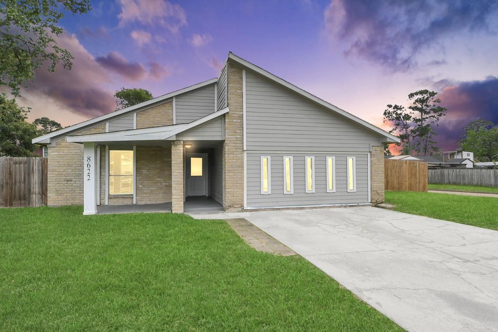 Photo of 8622 Valley Meadow Drive, Houston, TX 77078 (MLS # 20918907)