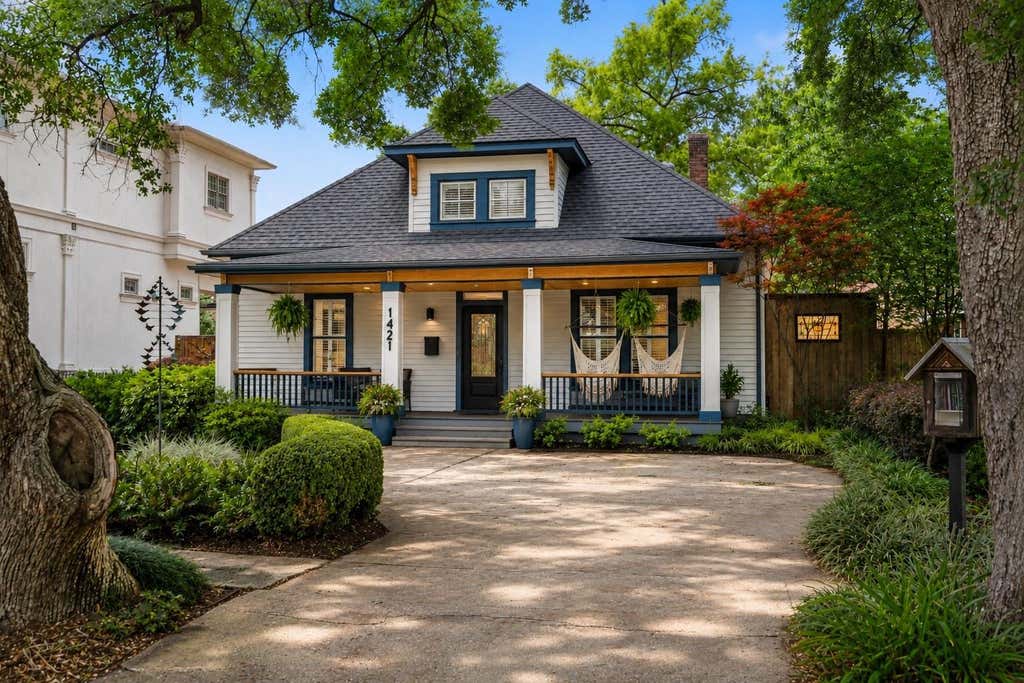 Photo of 1421 Columbia Street, Houston, TX 77008 (MLS # 88764098)