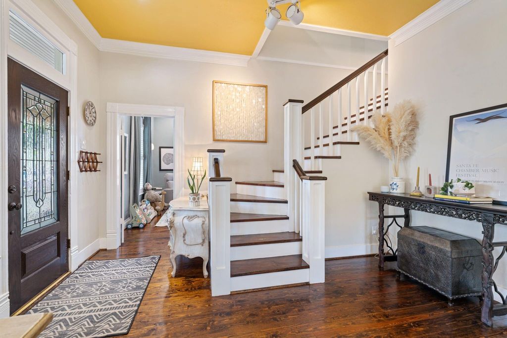 Photo of 1421 Columbia Street, Houston, TX 77008 (MLS # 88764098)