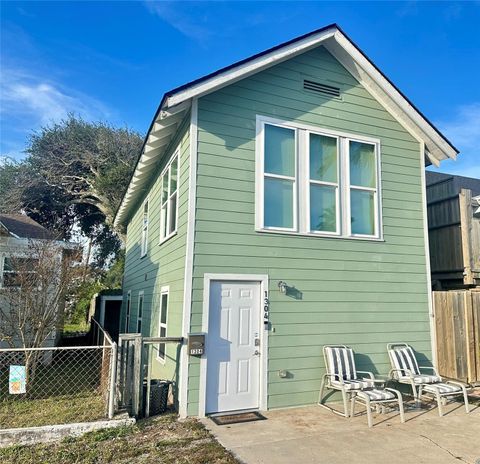 Photo of 1304 Ursuline Street, Galveston, TX 77550 (MLS # 31823197)