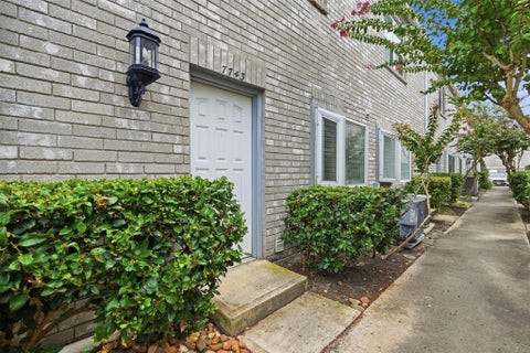 Photo of 7743 Cambridge Street #7743, Houston, TX 77054 (MLS # 95872744)