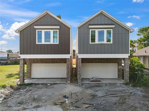 Photo of 1504 Hussion St St, Houston, TX 77003 (MLS # 68947271)