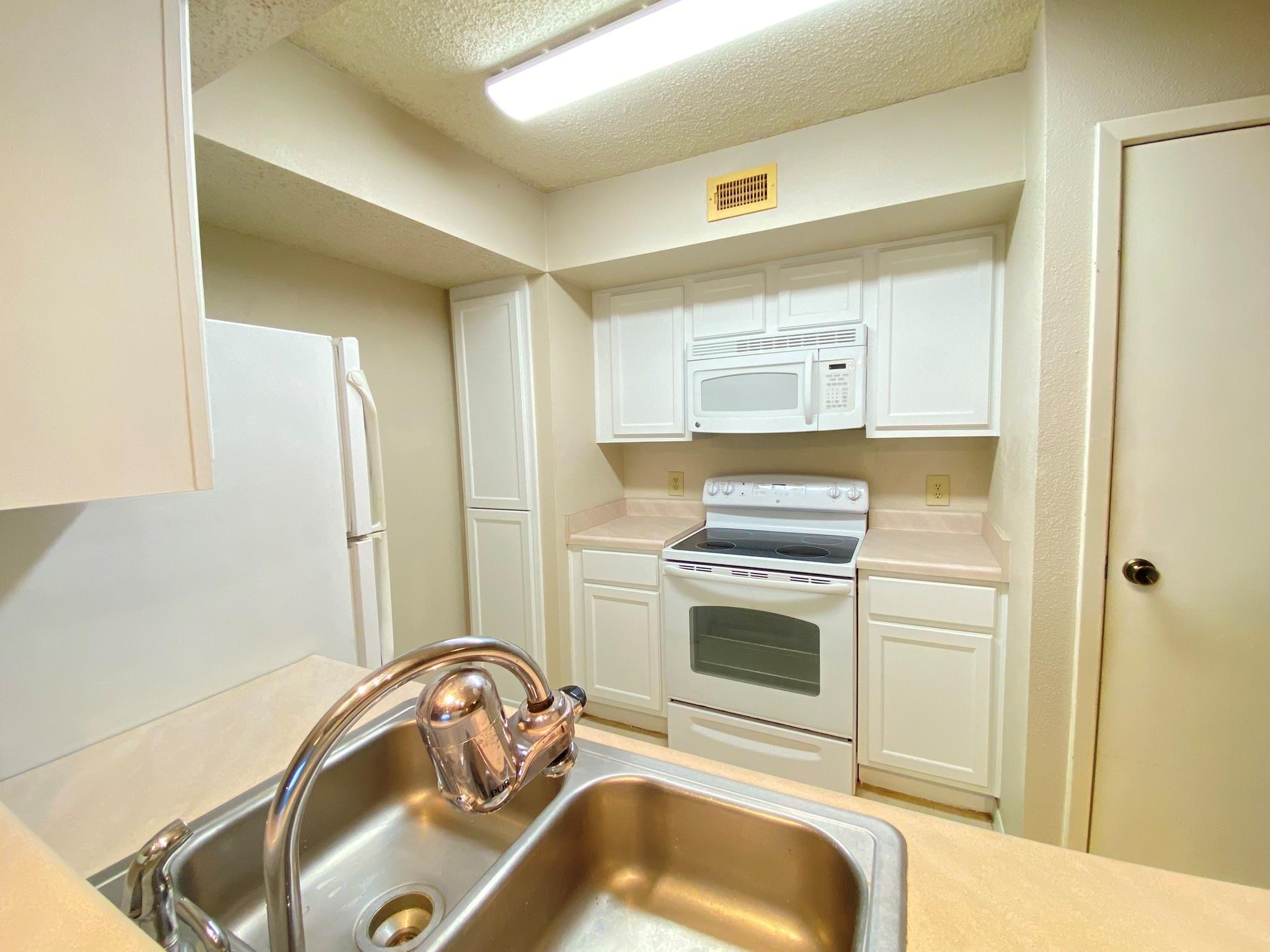 3919 Fairmont Parkway 162