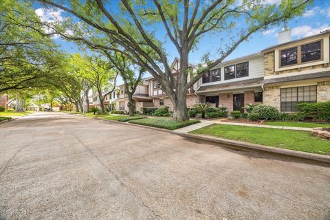 Photo of 1323 Reddleshire Lane #1323, Houston, TX 77043 (MLS # 70228129)