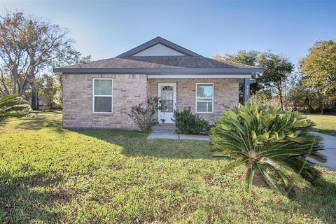 Photo of 305 S Westward Street, Texas City, TX 77591 (MLS # 36406576)