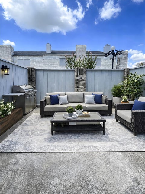 Photo of 640 Wilcrest Drive #640, Houston, TX 77042 (MLS # 2732898)