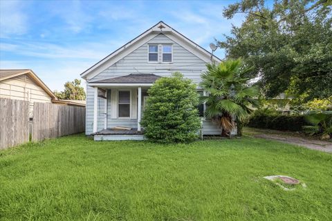 Photo of 5011 Walker Street, Houston, TX 77023 (MLS # 32389591) Photo of 5011 Walker Street, Houston, TX 77023 (MLS # 32389591)