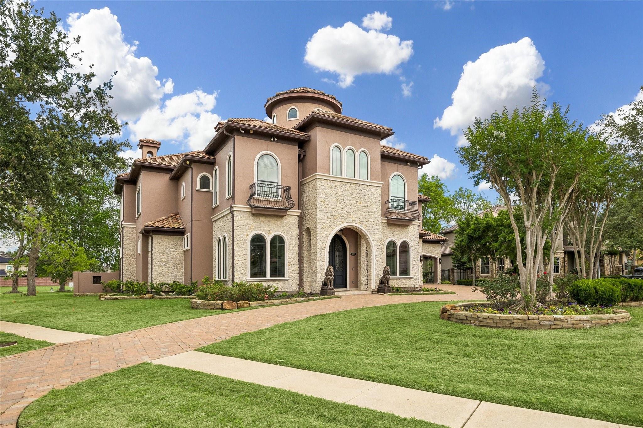 5703 Lakeshore Vista