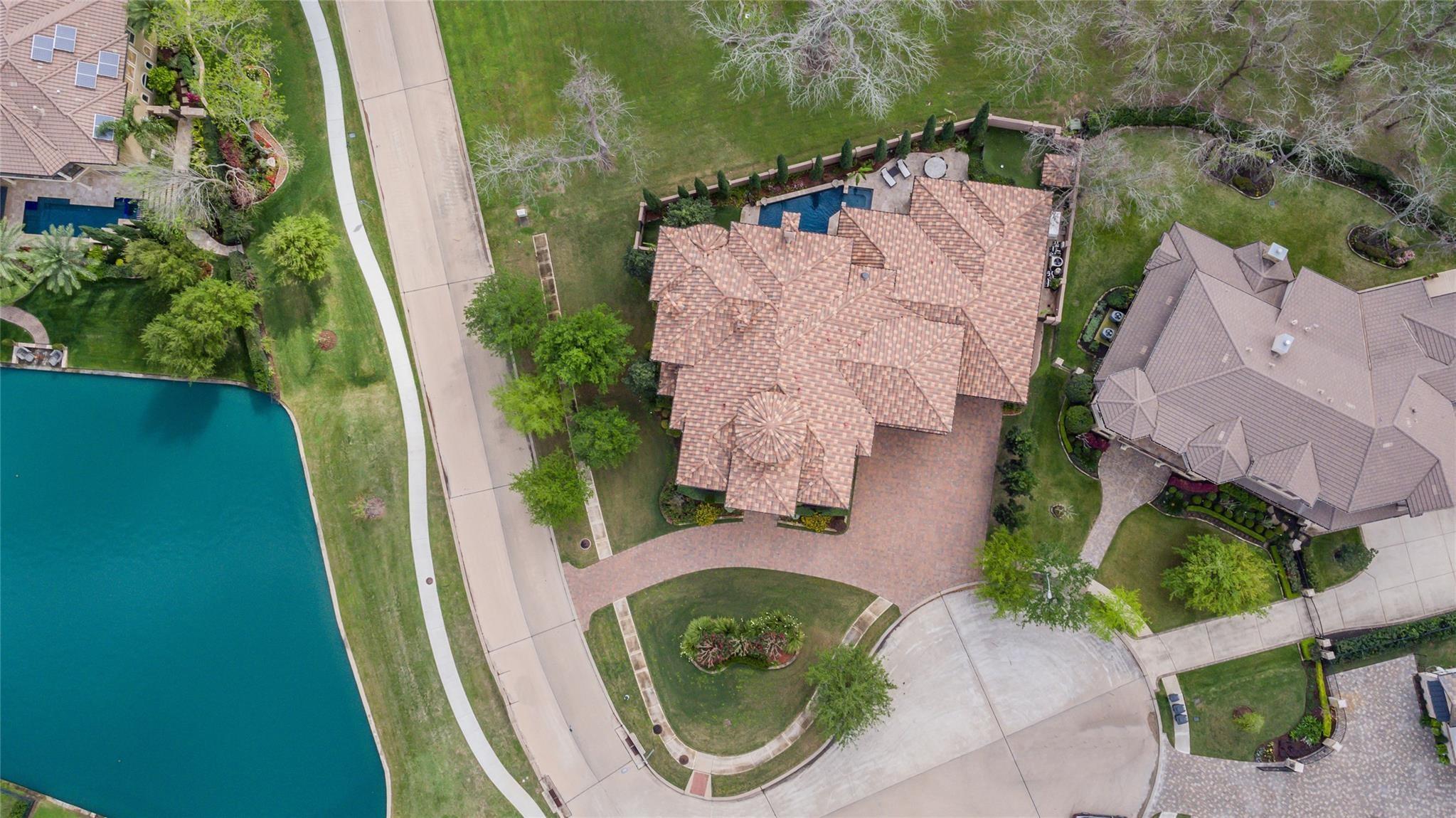 5703 Lakeshore Vista