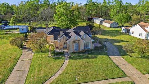 Homes For Sale - 829 Bear Drive<br/> Shelby County, Timpson, TX 75975