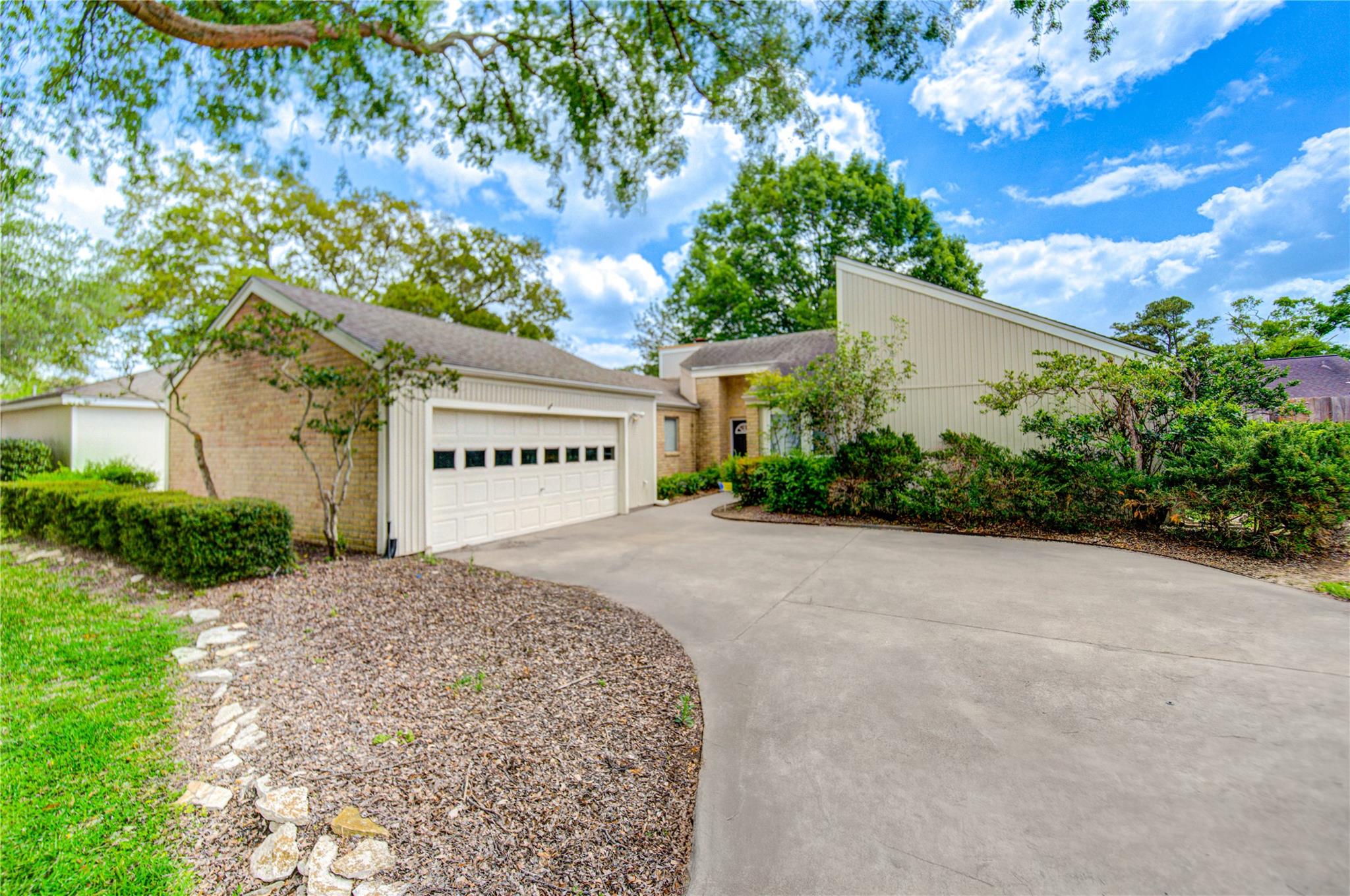 1063 Apache Falls Drive