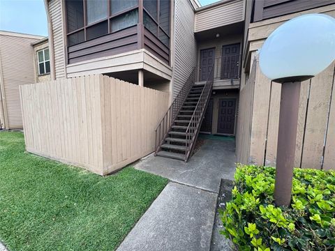 Photo of 10555 Turtlewood Court #2612, Houston, TX 77072 (MLS # 32613045)