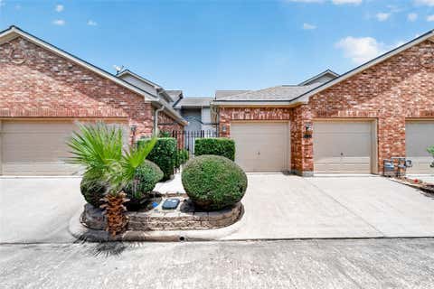 Townhouse For Sale - 2034 Glencove Drive<br/> Seabrook, TX 77586