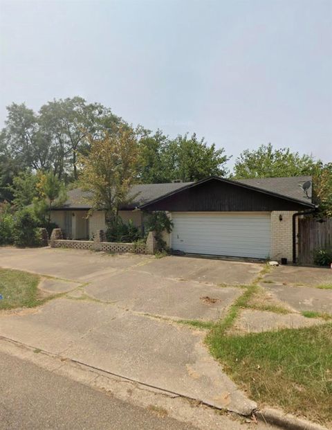 Photo of 108 Kent Drive, Pittsburg, TX 75686 (MLS # 81875132) Photo of 108 Kent Drive, Pittsburg, TX 75686 (MLS # 81875132)