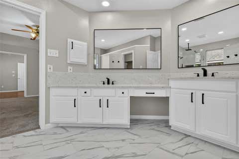 Tiny photo for 108 Oak Creek Lane, League City, TX 77573 (MLS # 21146388)
