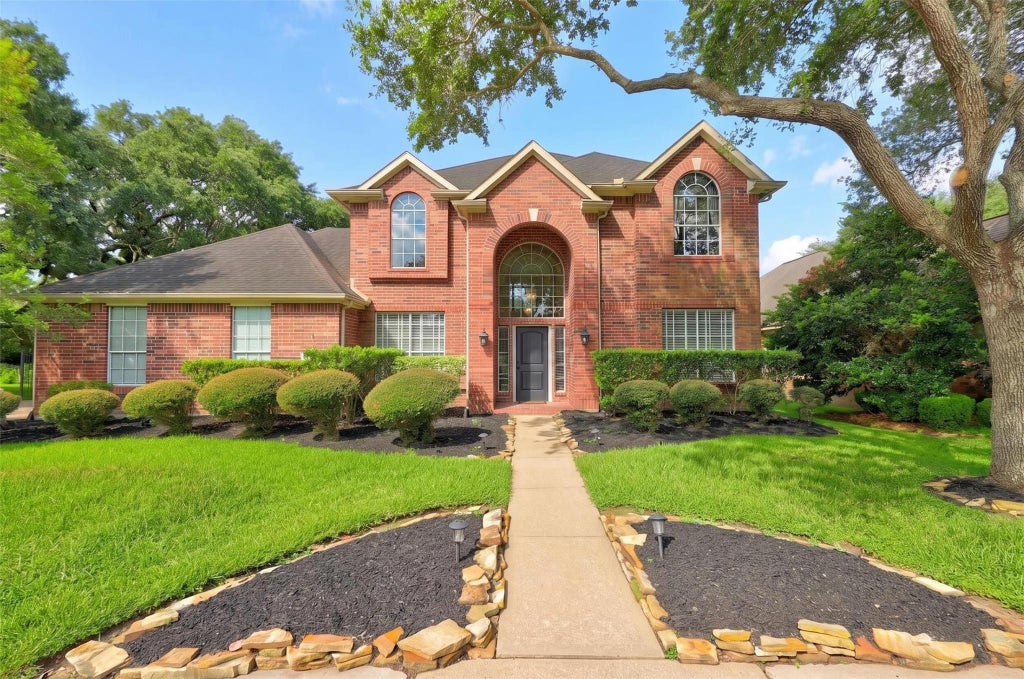 Photo of 108 Oak Creek Lane, League City, TX 77573 (MLS # 21146388)