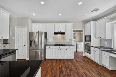 Tiny photo for 108 Oak Creek Lane, League City, TX 77573 (MLS # 21146388)
