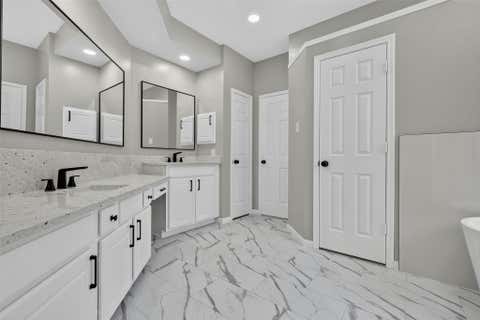 Tiny photo for 108 Oak Creek Lane, League City, TX 77573 (MLS # 21146388)