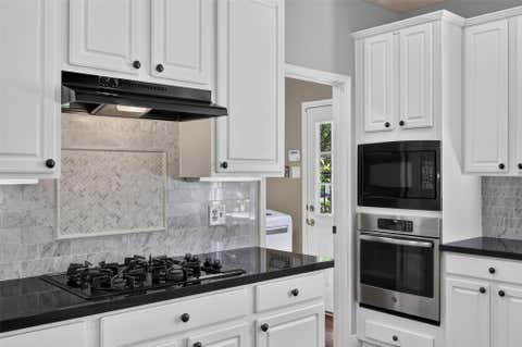 Tiny photo for 108 Oak Creek Lane, League City, TX 77573 (MLS # 21146388)