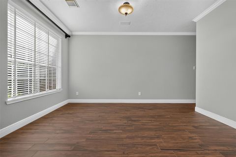 Tiny photo for 108 Oak Creek Lane, League City, TX 77573 (MLS # 21146388)