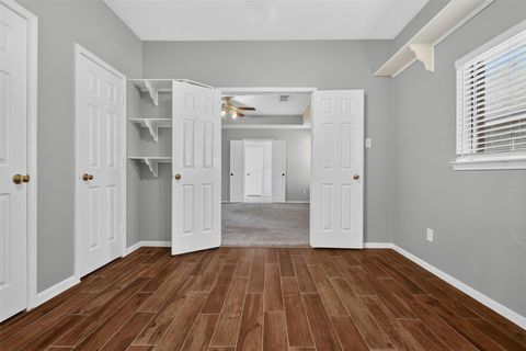 Tiny photo for 108 Oak Creek Lane, League City, TX 77573 (MLS # 21146388)