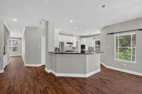 Tiny photo for 108 Oak Creek Lane, League City, TX 77573 (MLS # 21146388)