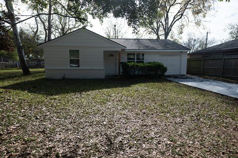 Photo of 1727 S Park Drive, Alvin, TX 77511 (MLS # 64235361)