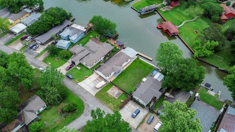 Photo of 14184 Shadow Bay Drive, Willis, TX 77318 (MLS # 28439920)