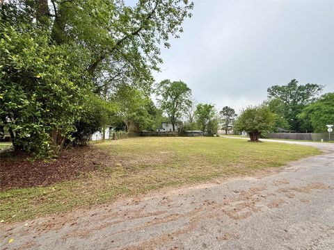 Vacant Land For Sale - 315 Dr Rick Kelley St Street<br/> Cleveland, TX 77327