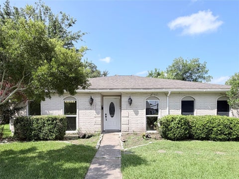 Photo of 11106 Sageriver Drive, Houston, TX 77089 (MLS # 15623957)