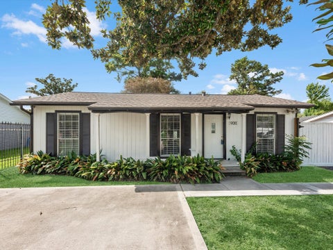 Photo of 9011 Kerrwood Lane, Houston, TX 77080 (MLS # 5374181)