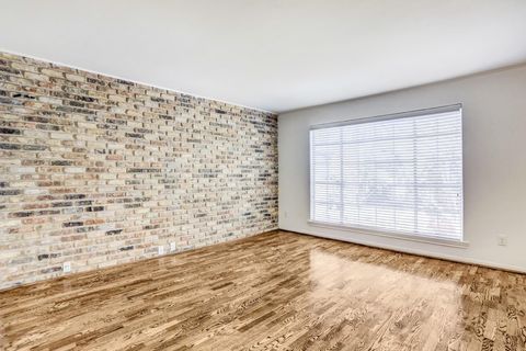 Photo of 415 Hawthorne Street #4, Houston, TX 77006 (MLS # 38629085)