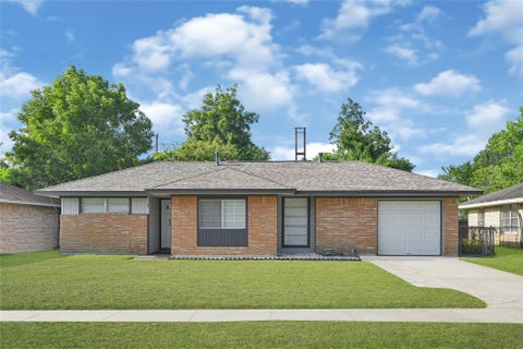 Photo of 307 Midway Drive, Baytown, TX 77521 (MLS # 75618930)