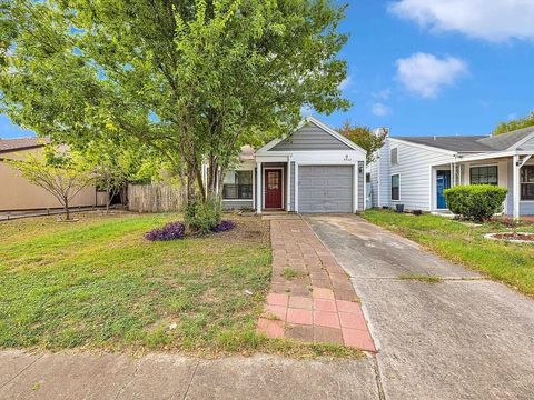 Photo of 9910 Village Briar, San Antonio, TX 78250 (MLS # 46382265)