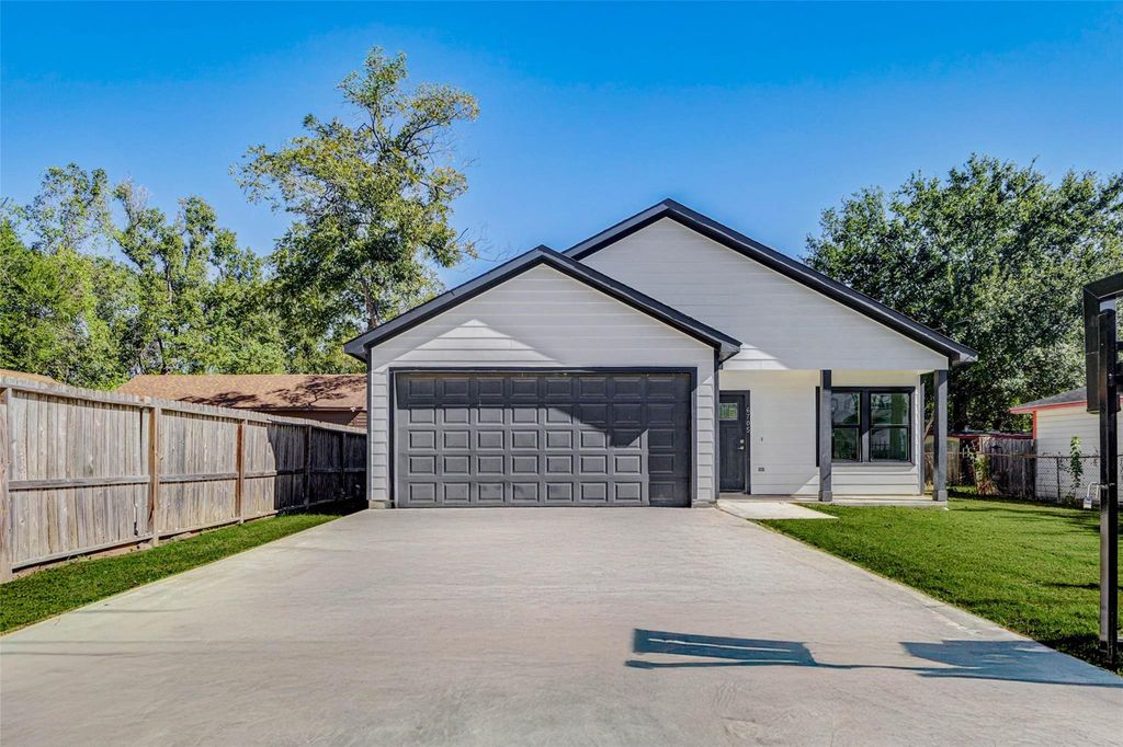 Photo of 6705 Roanoke St St, Houston, TX 77028 (MLS # 20350233)