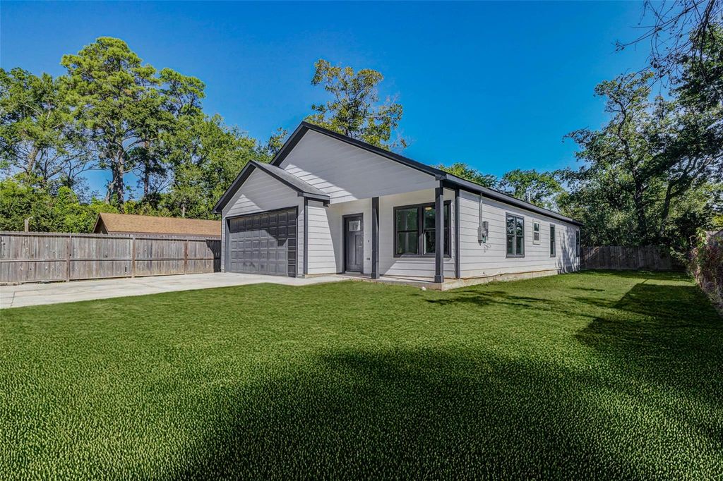 Photo of 6705 Roanoke St St, Houston, TX 77028 (MLS # 20350233)