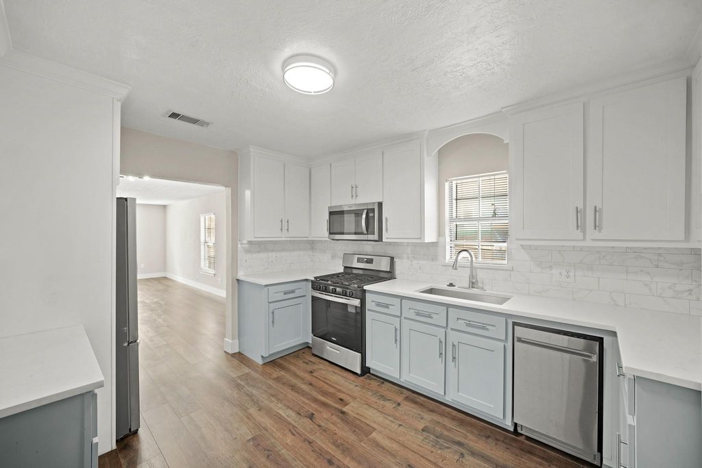 Photo of 2501 Pease Street, Houston, TX 77023 (MLS # 46535265)